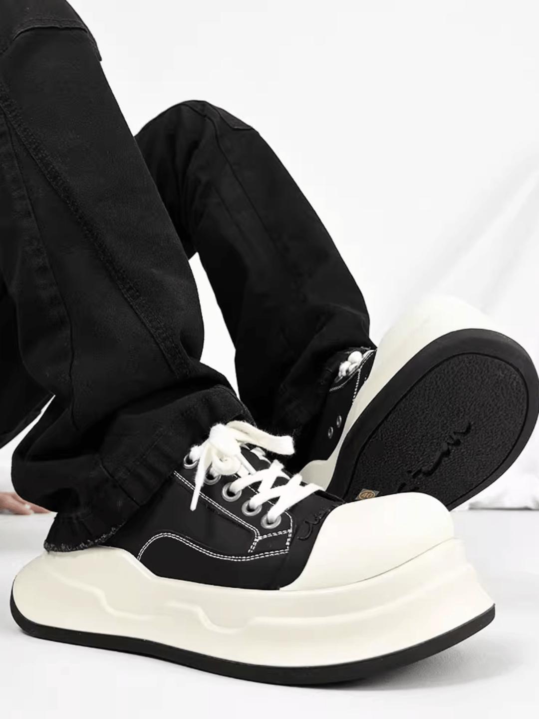 black and white round head shoes S030