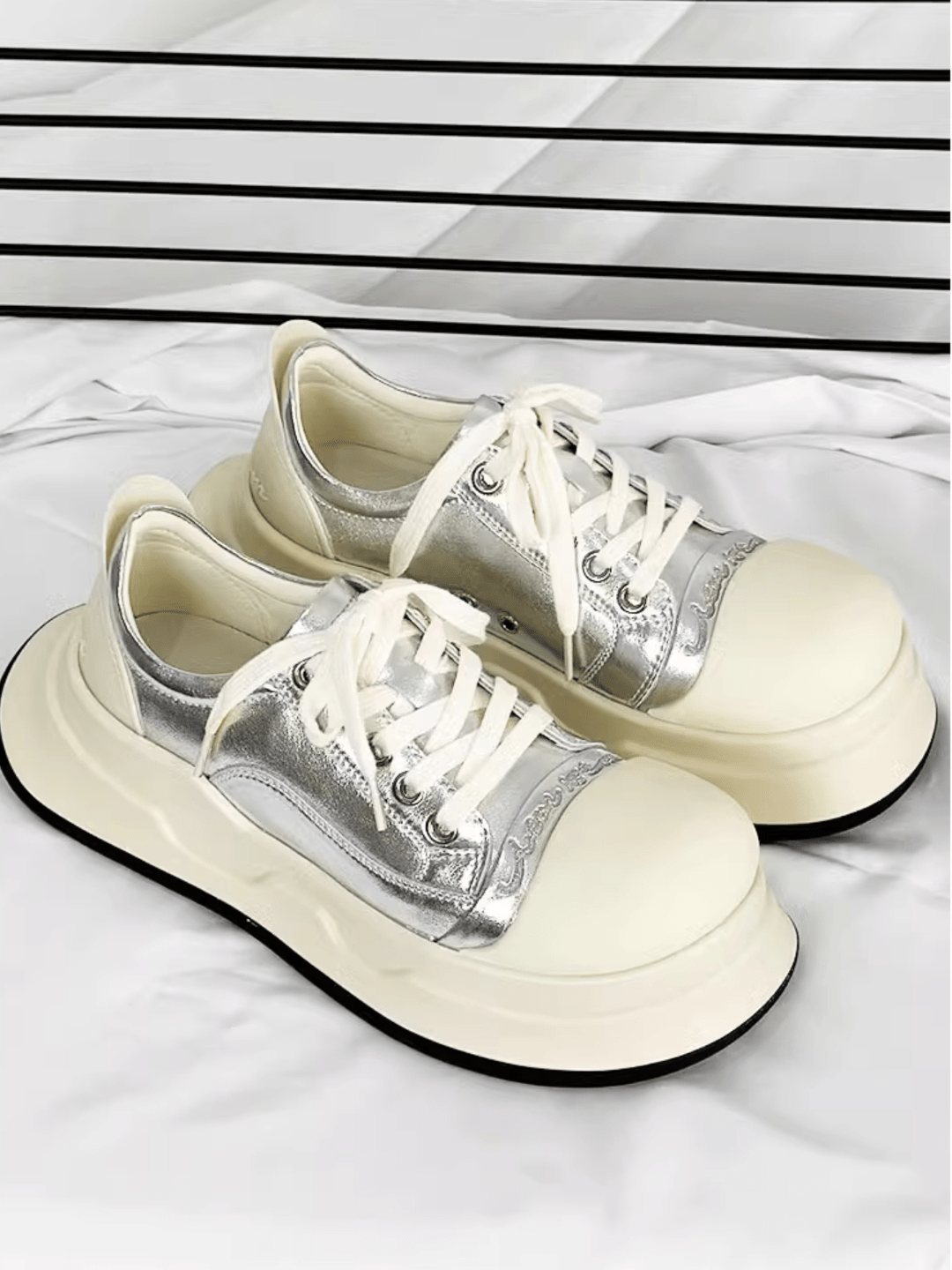black and white round head shoes S030