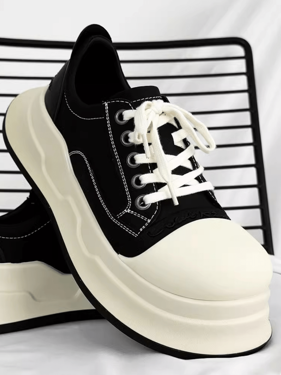 black and white round head shoes S030