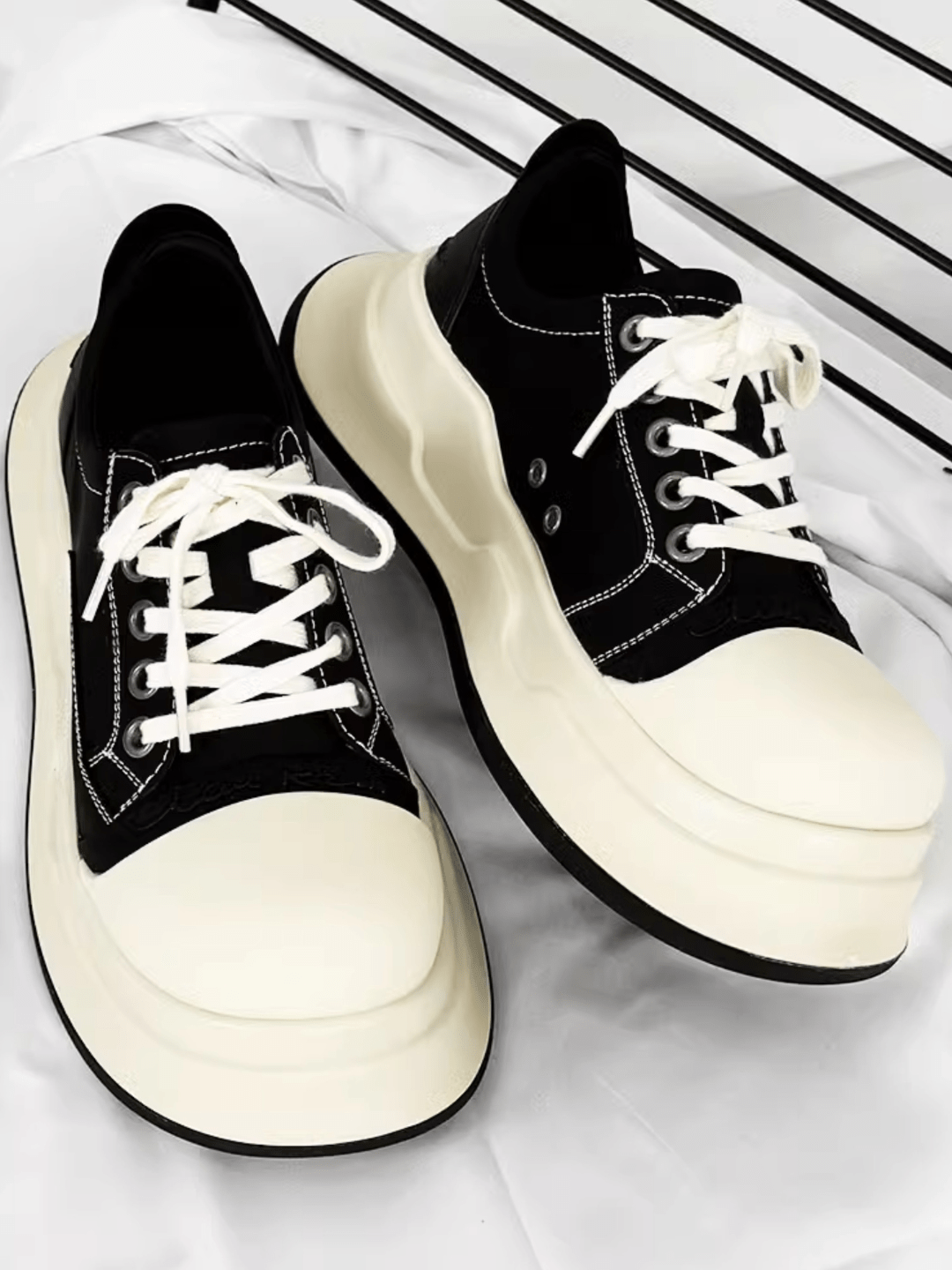 black and white round head shoes S030
