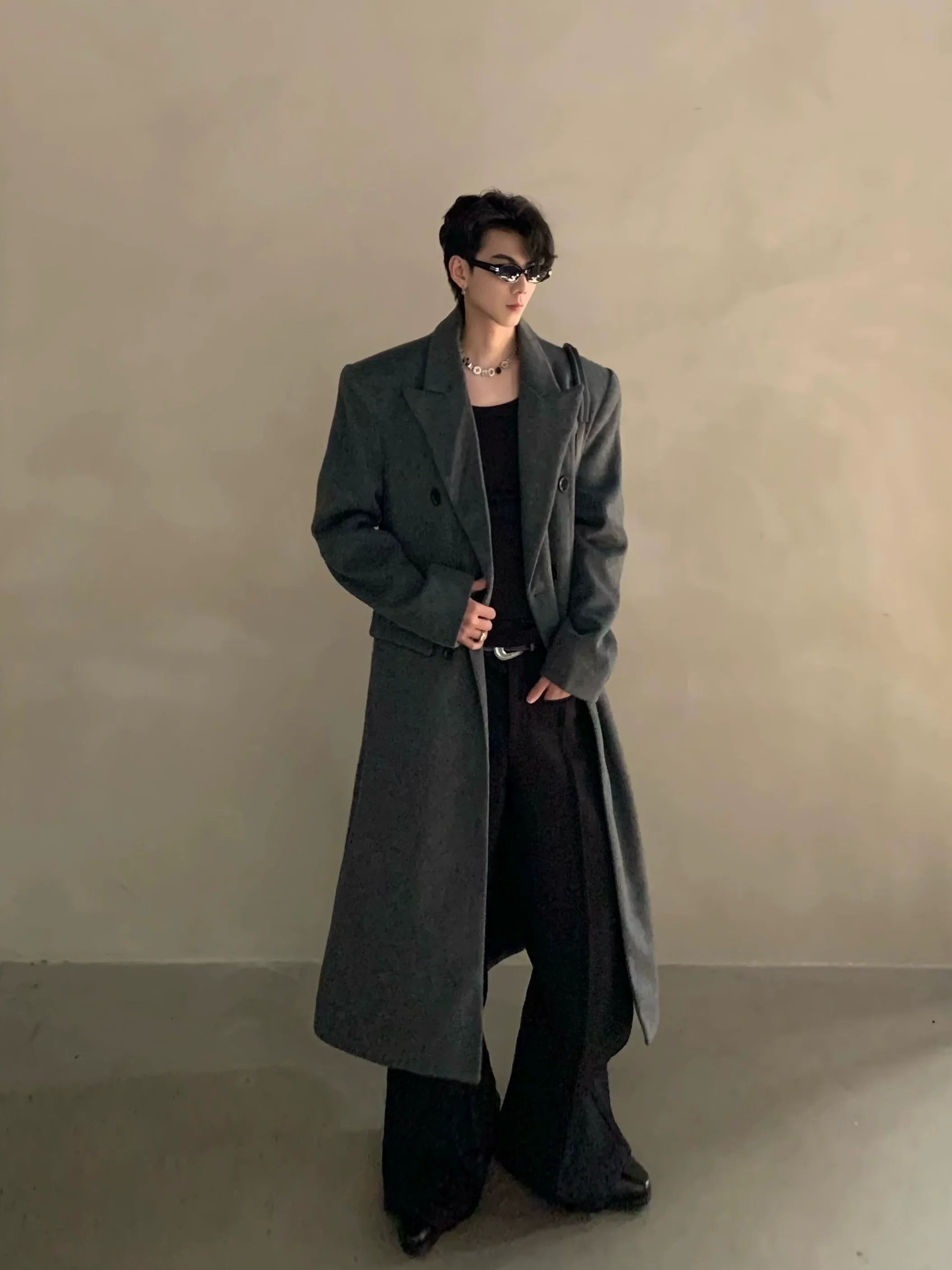 Winter niche shoulder padded silhouette woolen coat men's long double-breasted premium trench coat FE0613