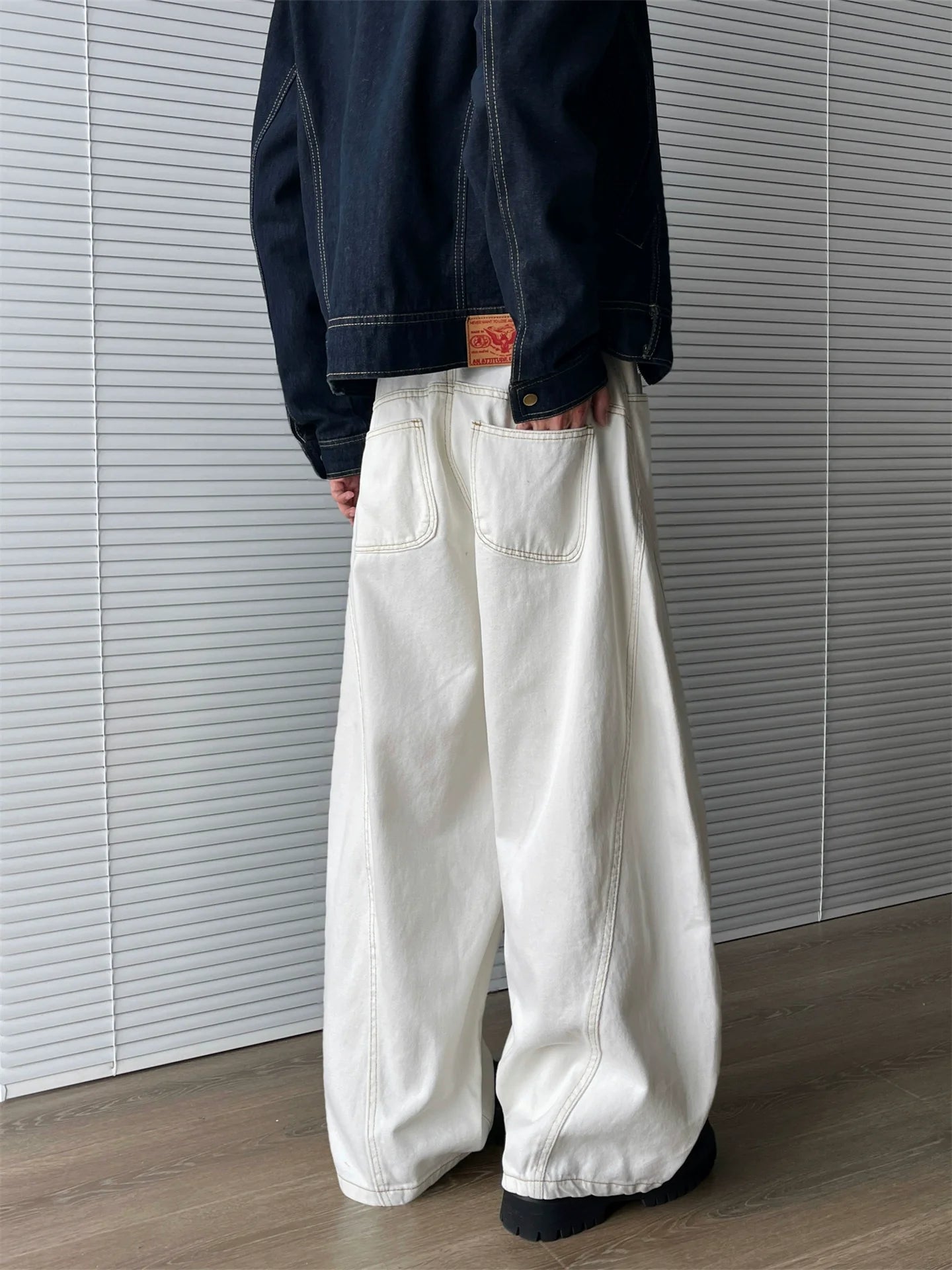 White Scimitar Jeans FE0113