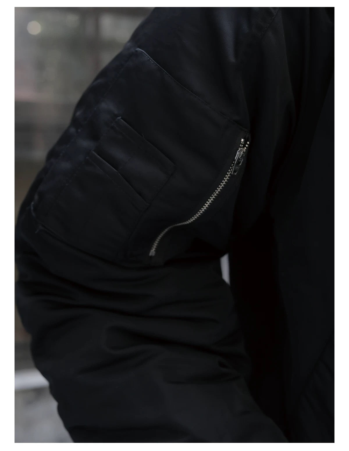 Men’s Curved-Cut Padded Jacket  FE0337