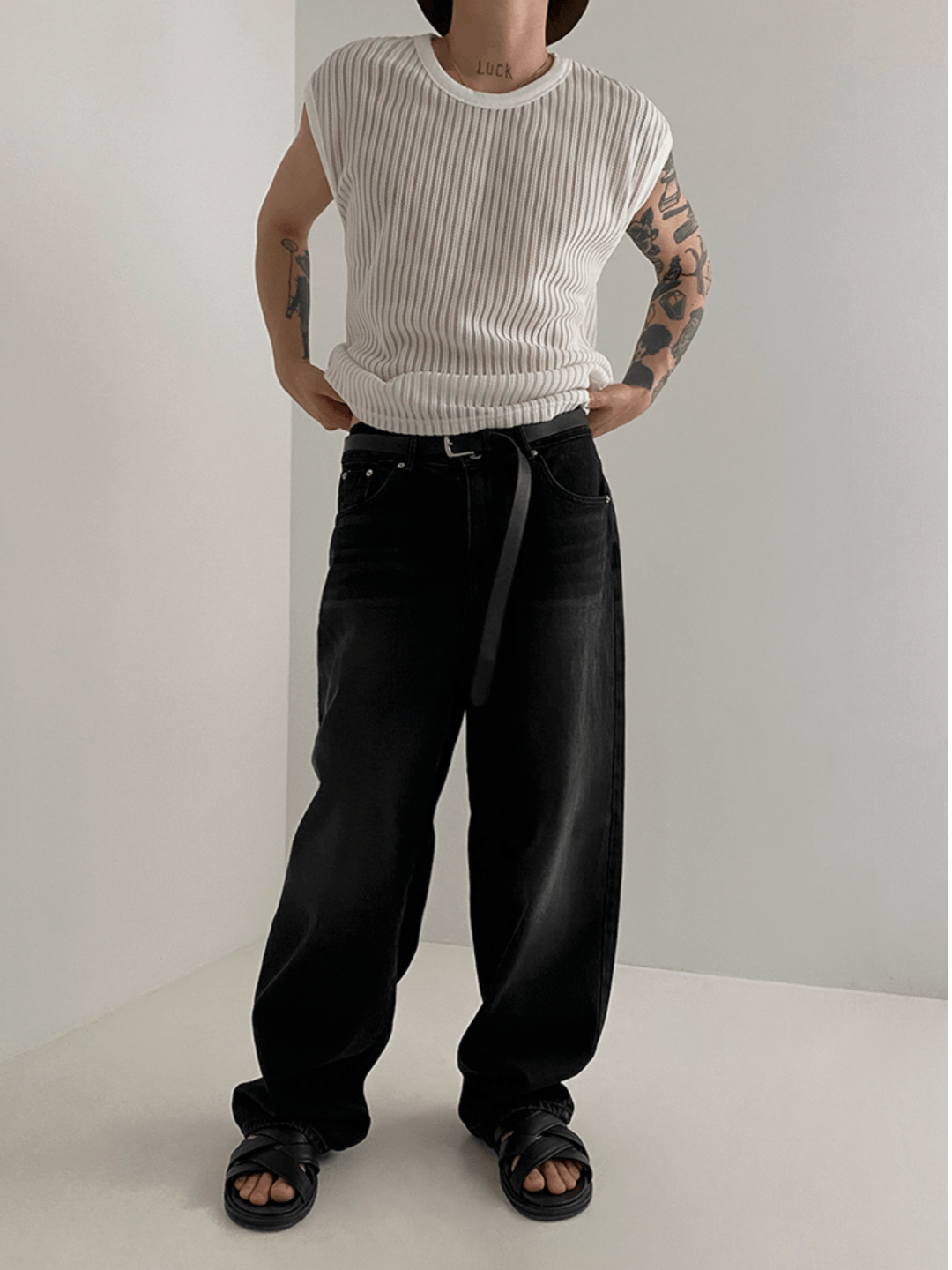 [MRCYC] Round Neck Sleeveless T-shirt FE0547