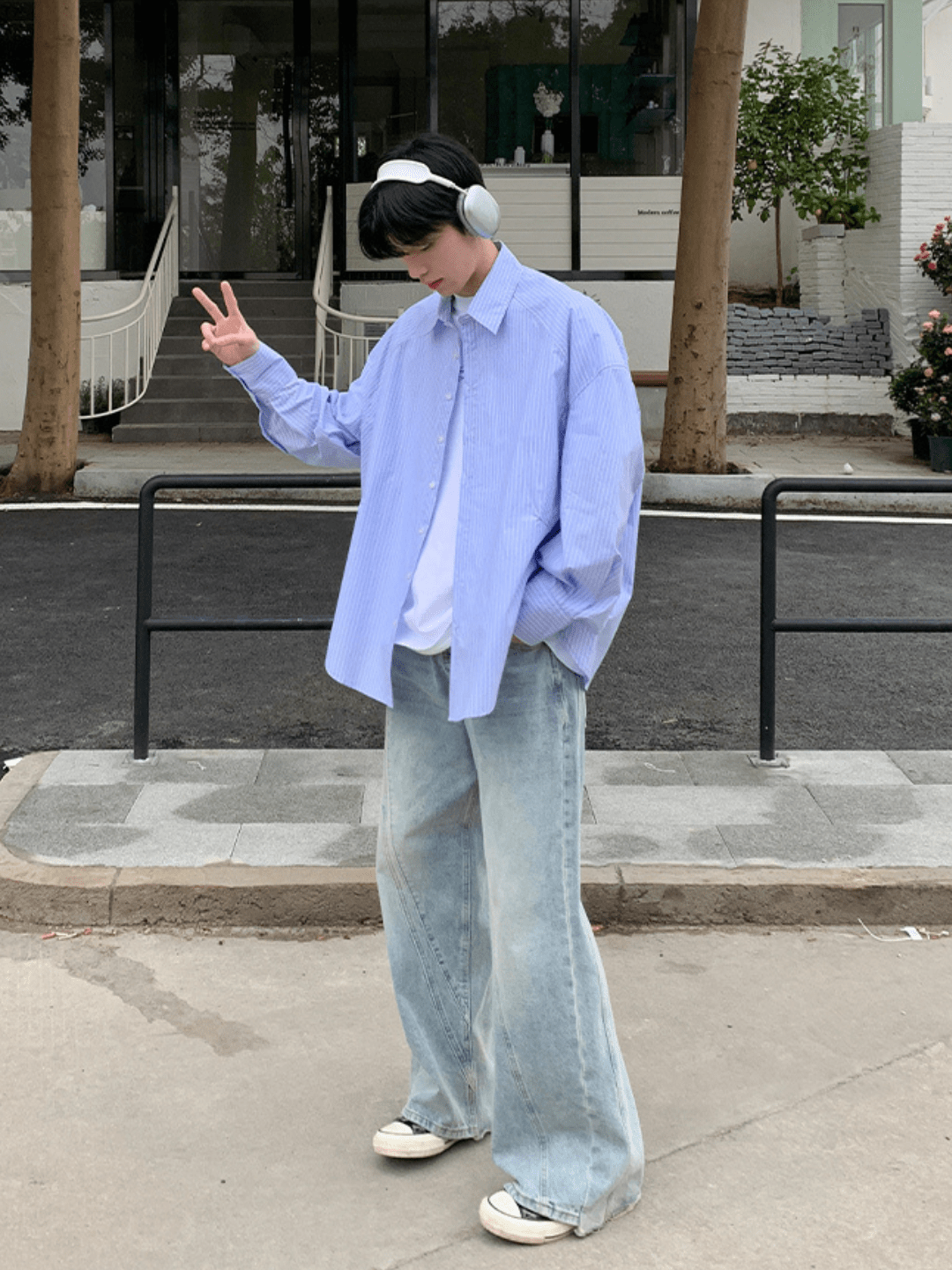 [ONELYC1NS] korean blue and white loose shirt   FE0191