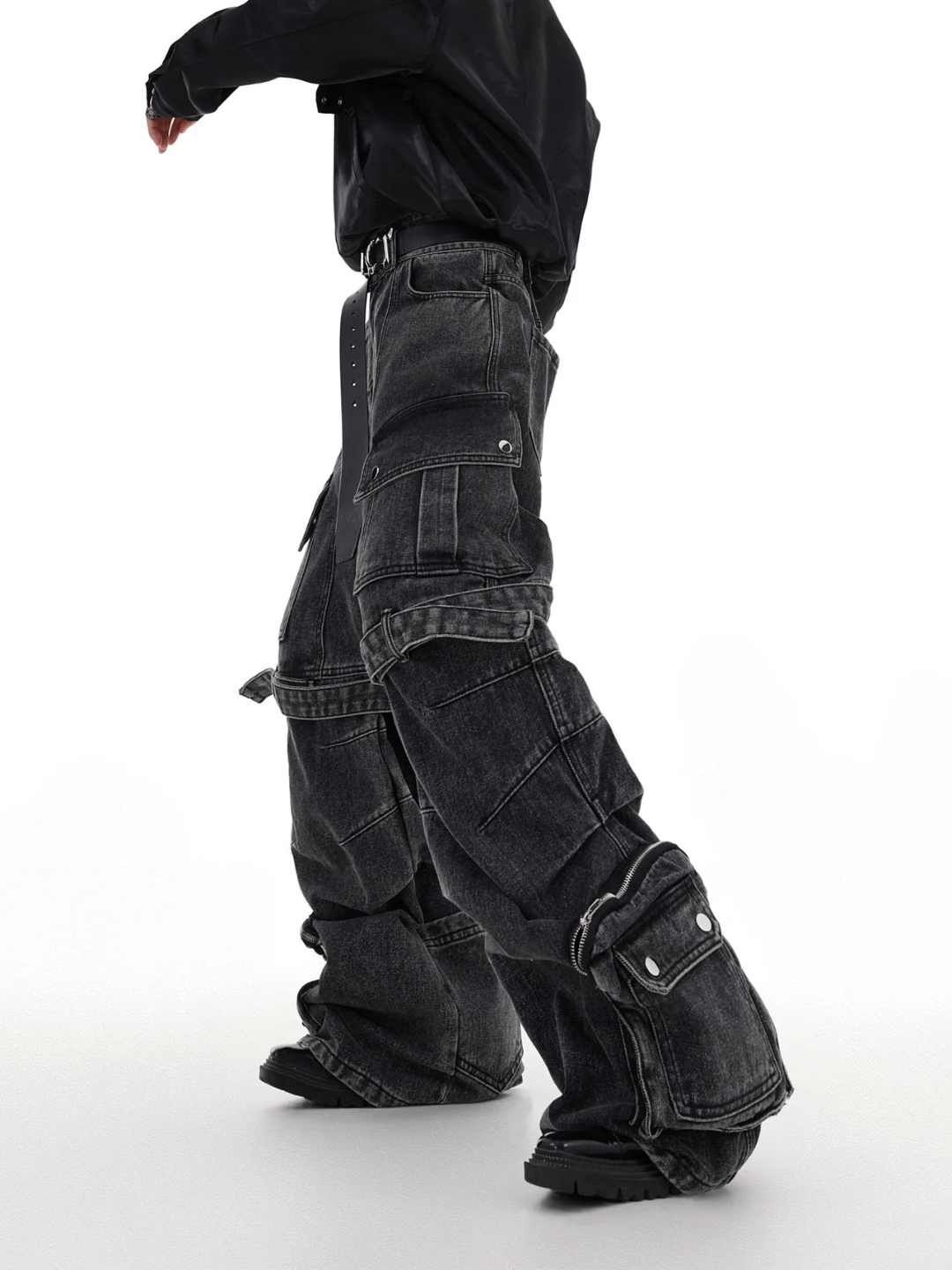 heavy wash deconstructed multi-pocket jeans   FE0427