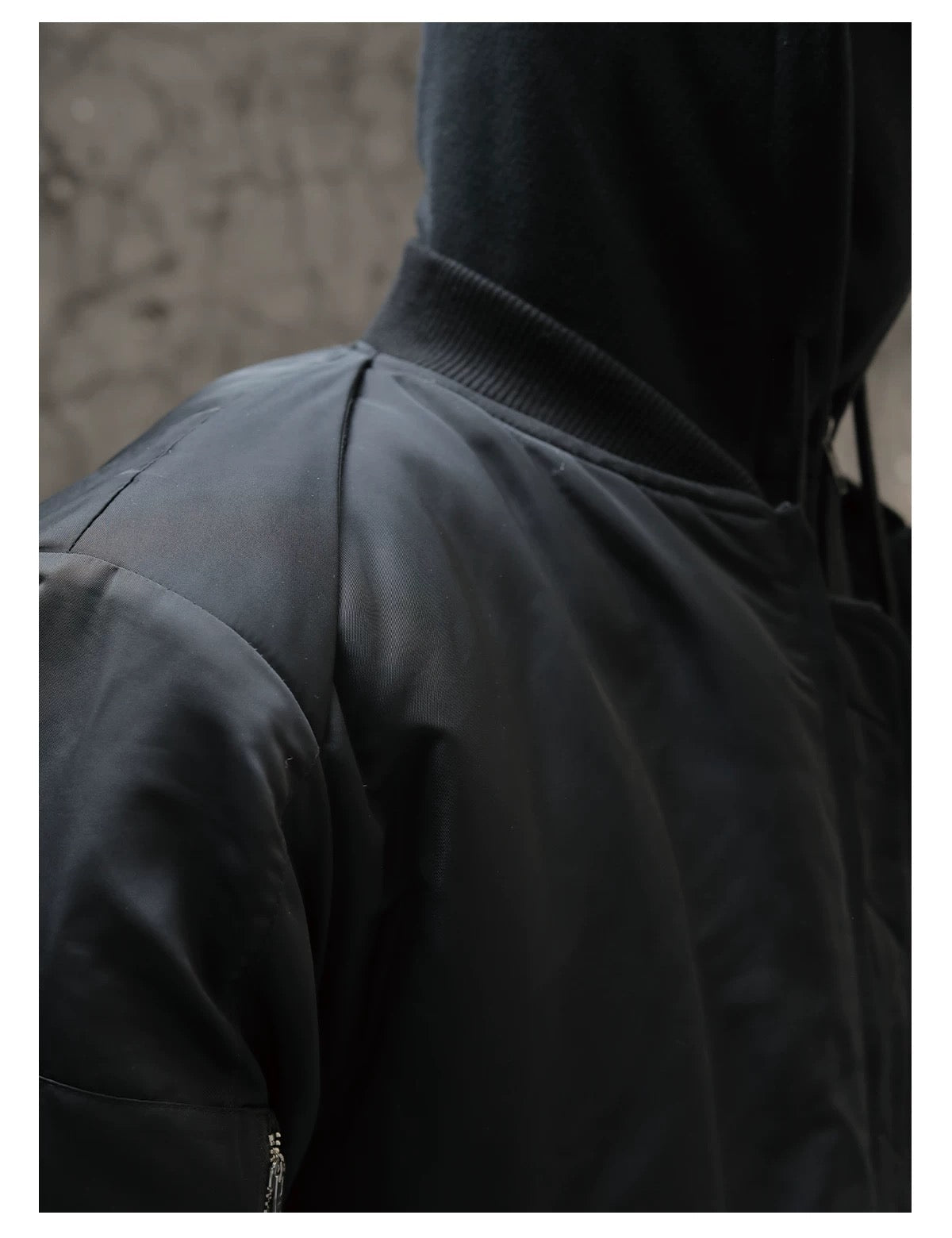 Men’s Curved-Cut Padded Jacket  FE0337