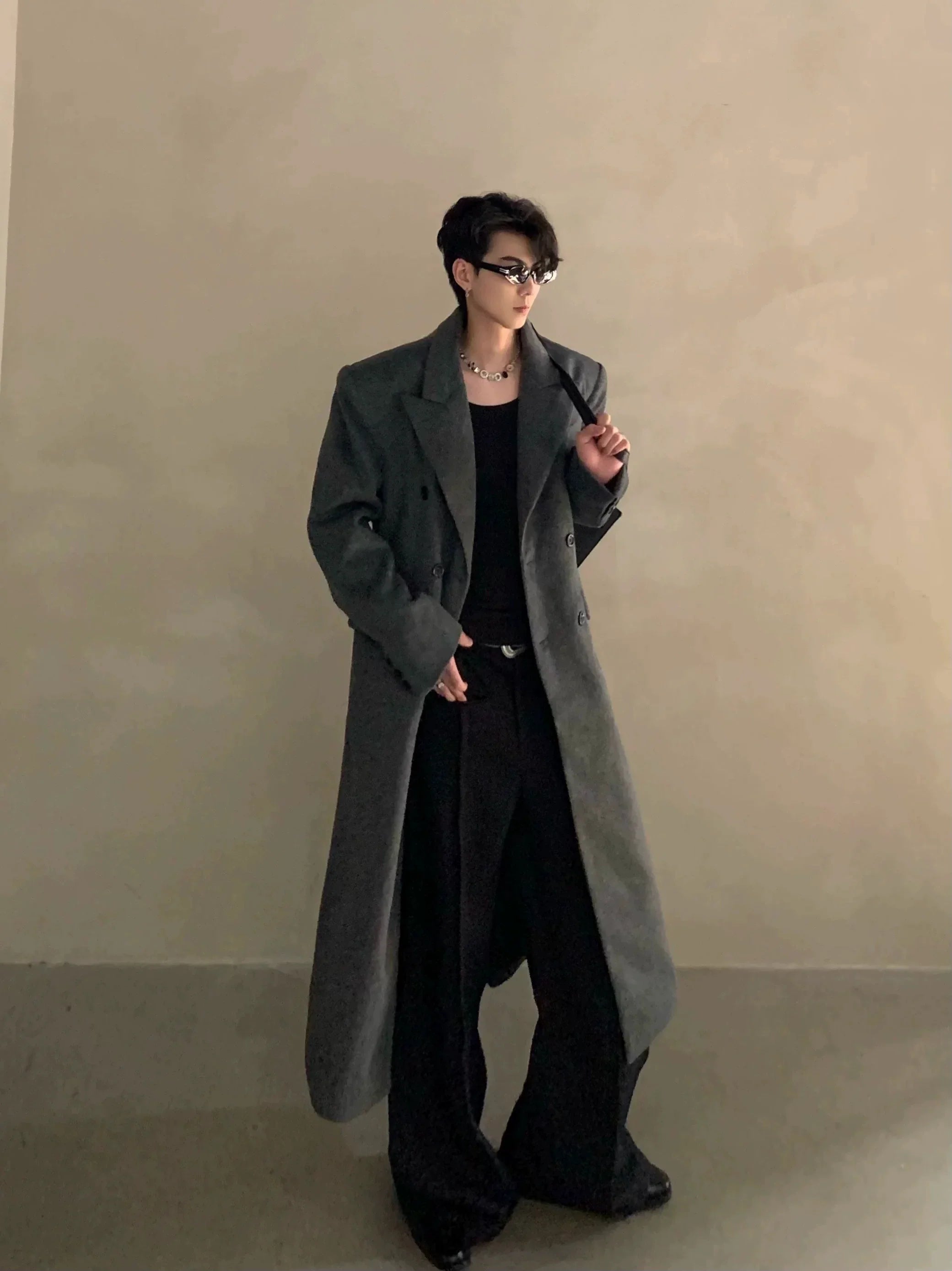 Winter niche shoulder padded silhouette woolen coat men's long double-breasted premium trench coat FE0613