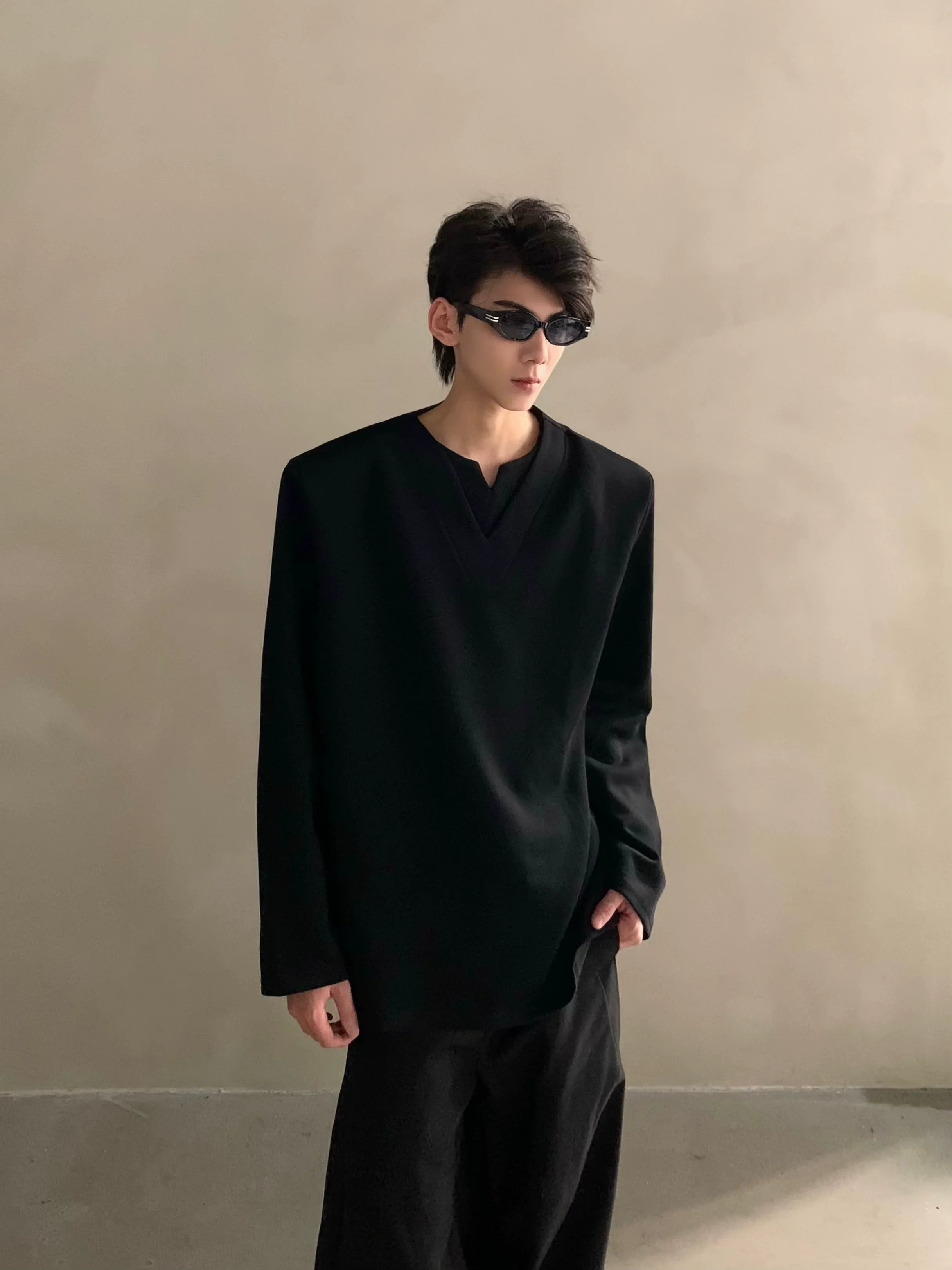 Autumn high-end sense niche design sense V-neck shoulder pads long-sleeved T-shirt men's versatile loose tide  FE0535