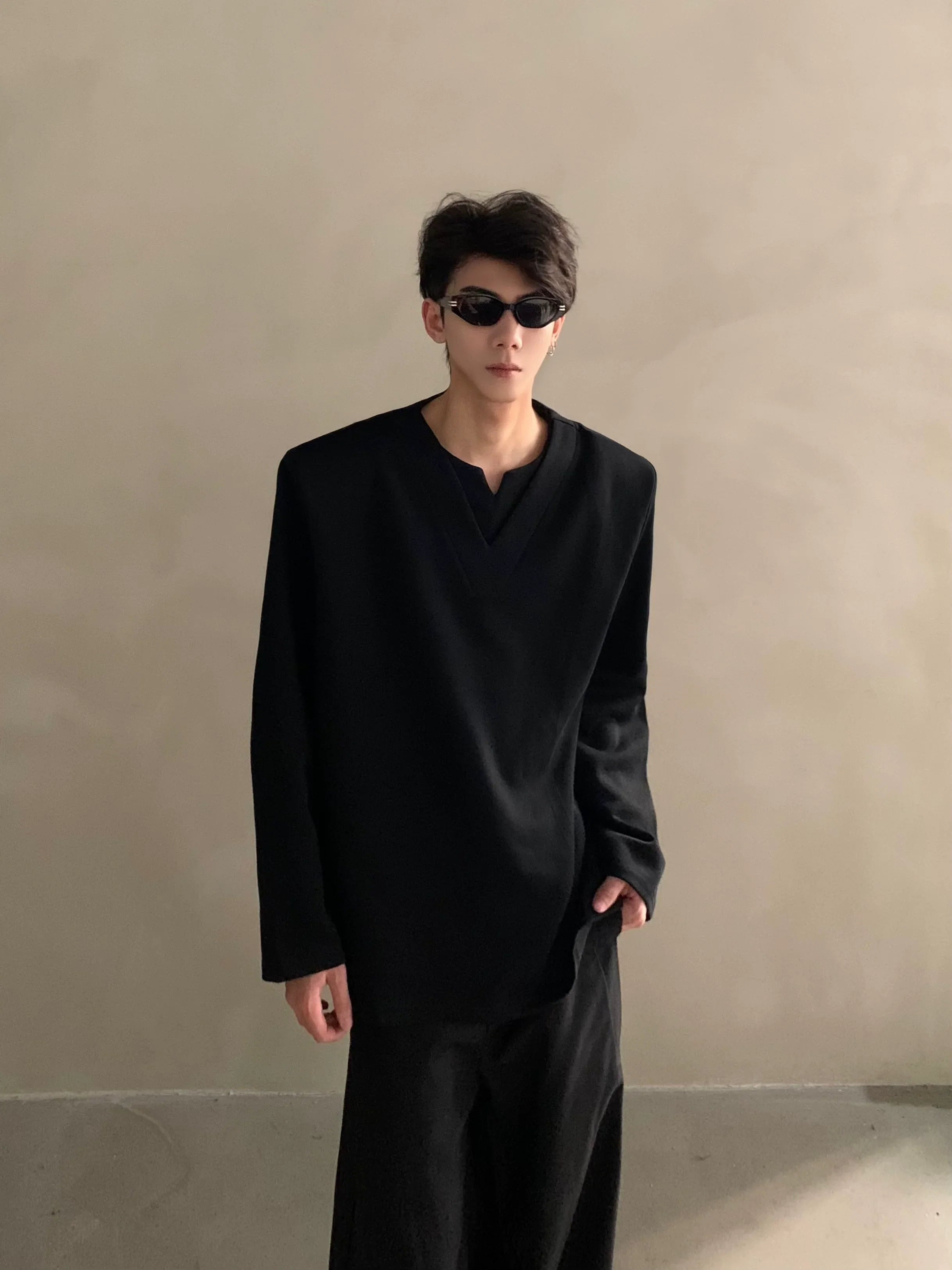 Autumn high-end sense niche design sense V-neck shoulder pads long-sleeved T-shirt men's versatile loose tide  FE0535