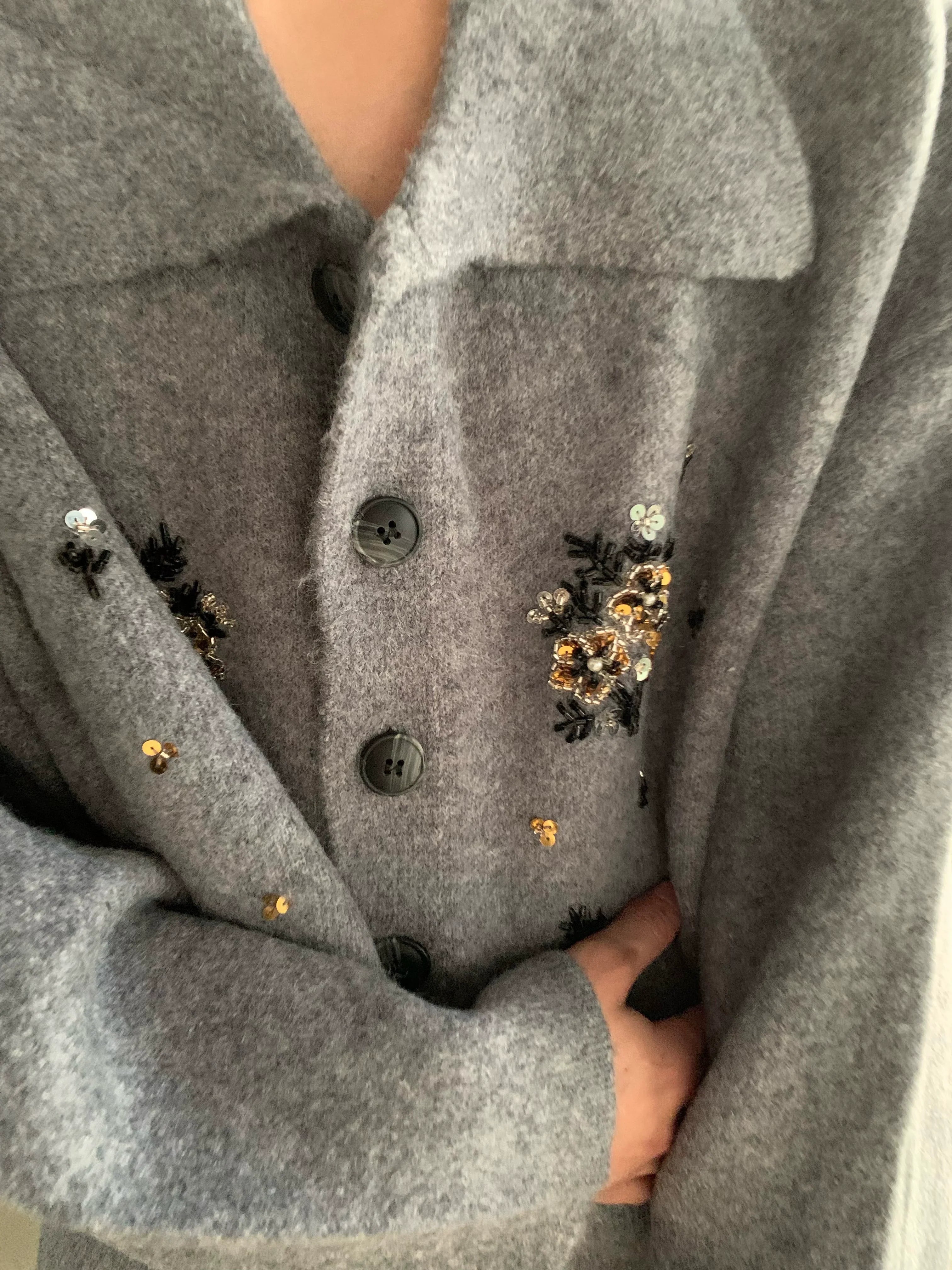 Autumn and winter niche high-end sense of extravagance heavy industry nail flower design knitted sweater men's cardigan jacket tide FE0635