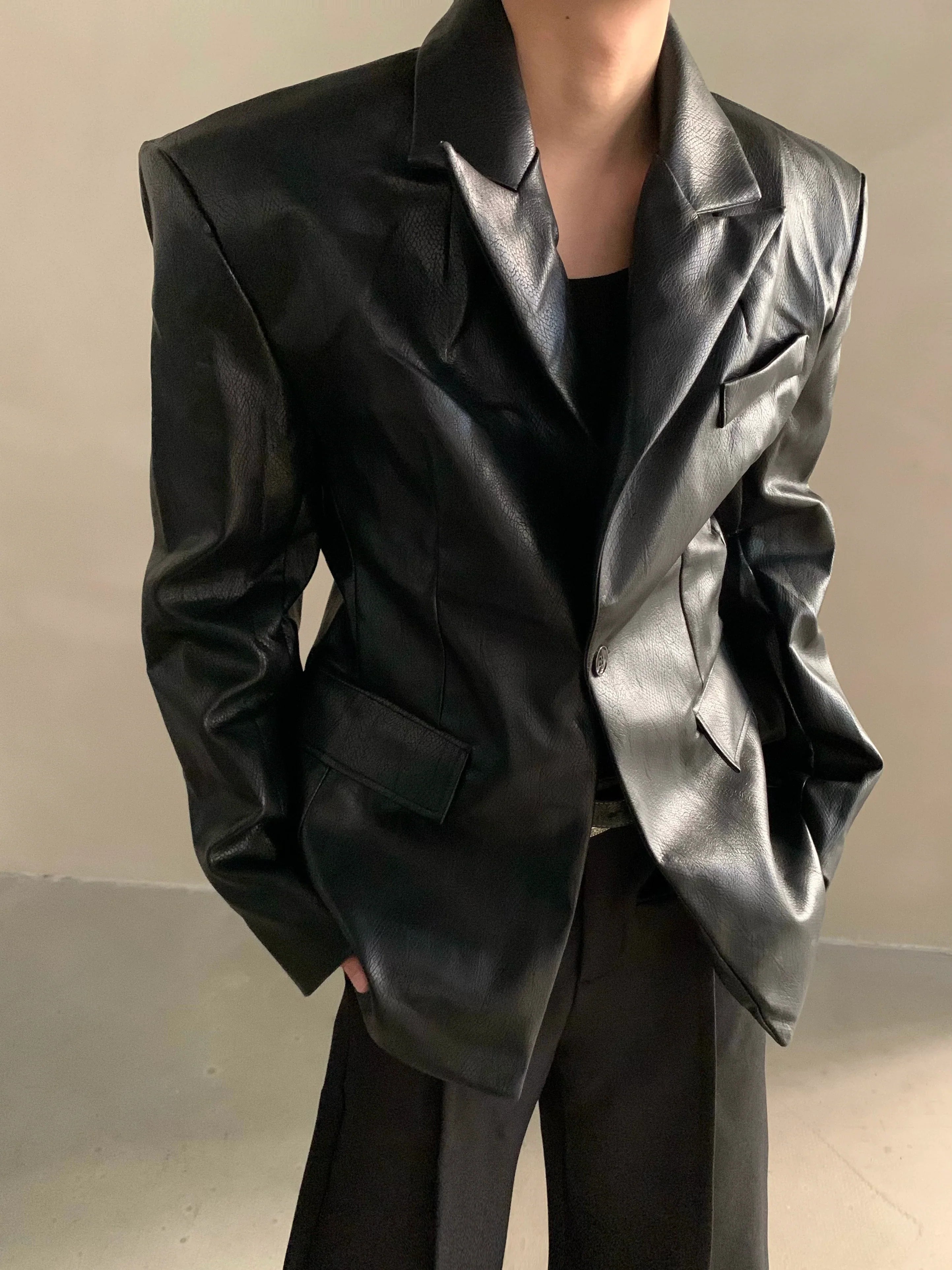 Autumn and winter niche high-end silhouette shoulder pads pu leather jacket men's light luxury ruffian handsome suit jacket FE0588