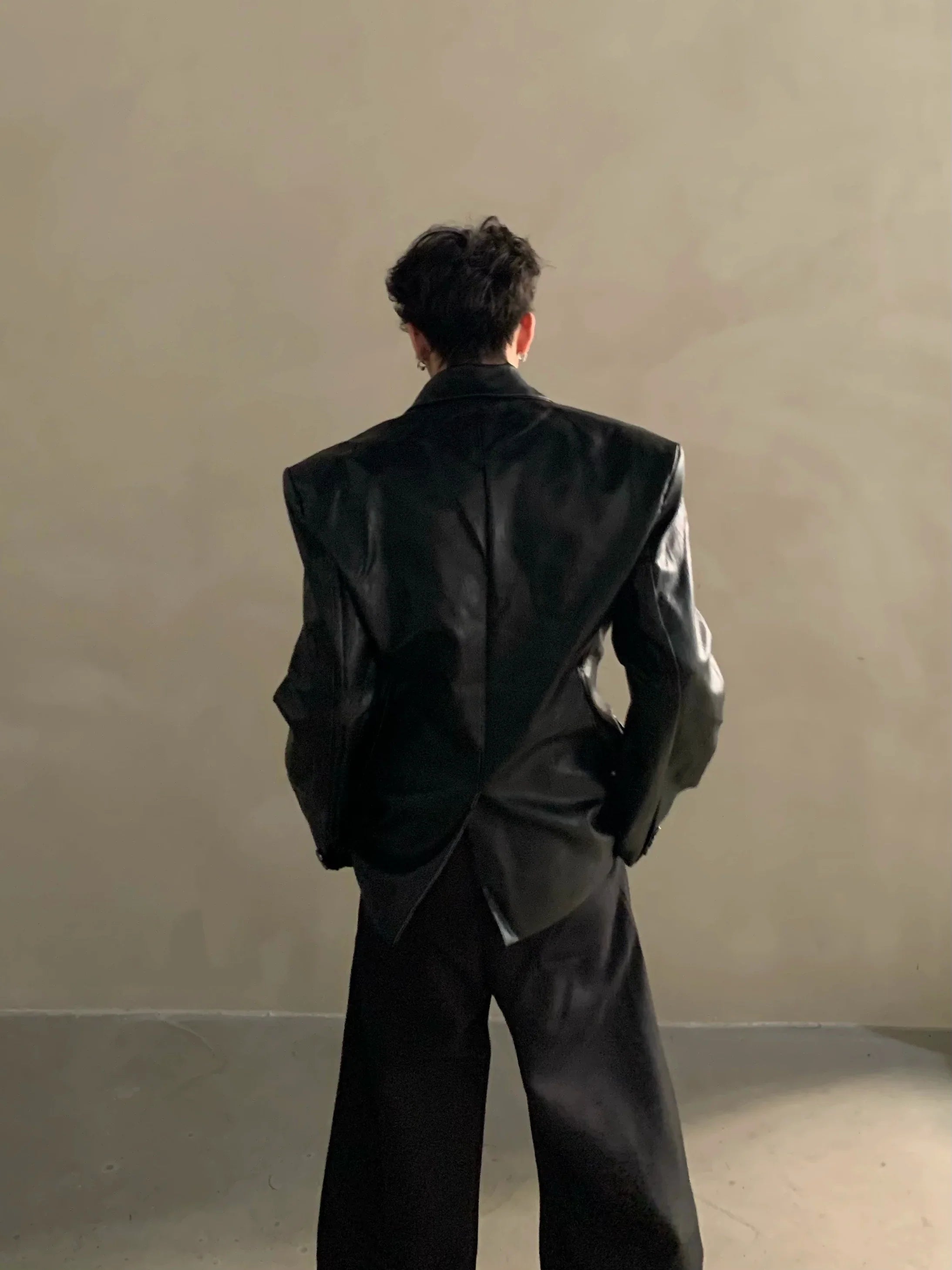 Autumn and winter niche high-end silhouette shoulder pads pu leather jacket men's light luxury ruffian handsome suit jacket FE0588