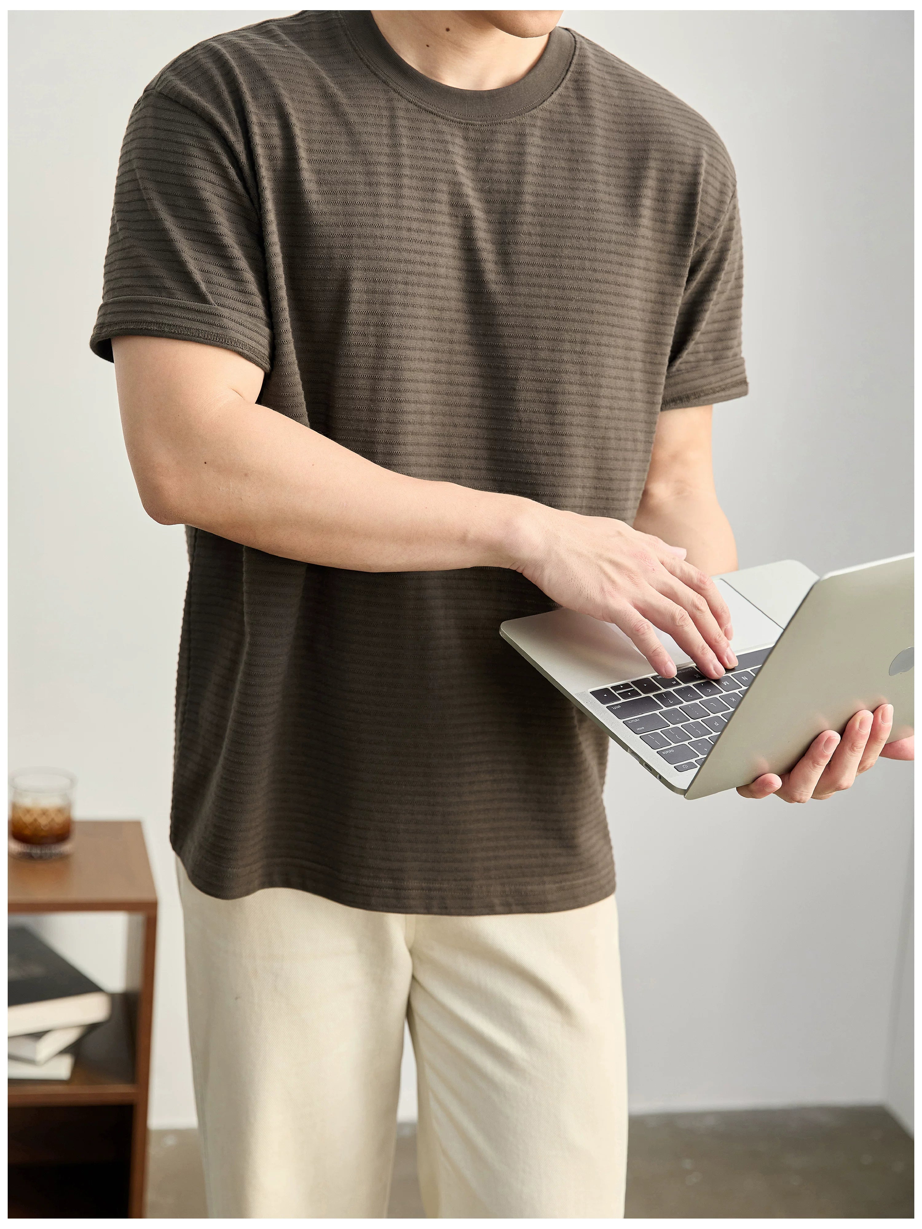 Three-dimensional horizontal jacquard texture solid color T-shirt FE0730