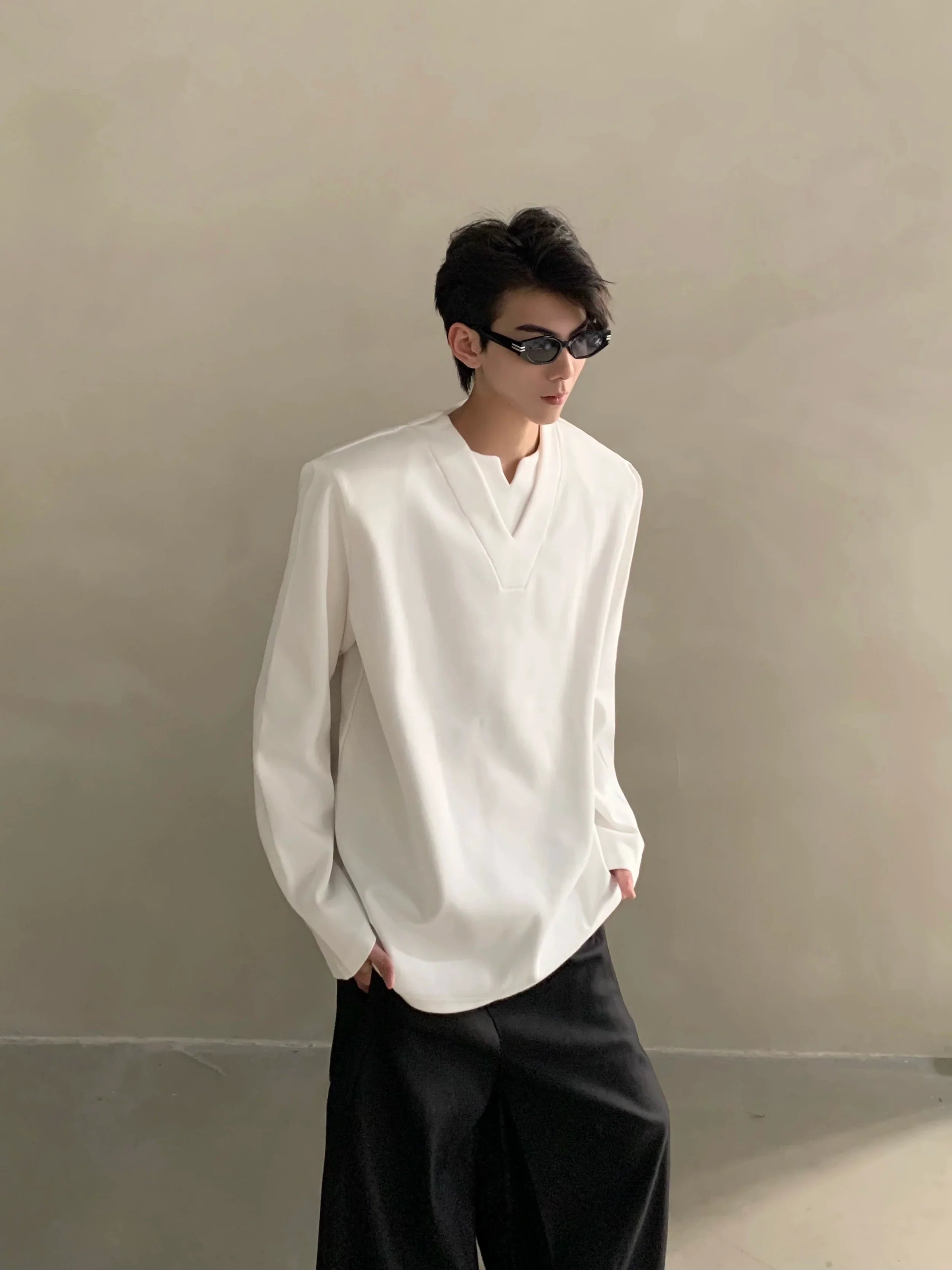 Autumn high-end sense niche design sense V-neck shoulder pads long-sleeved T-shirt men's versatile loose tide  FE0535