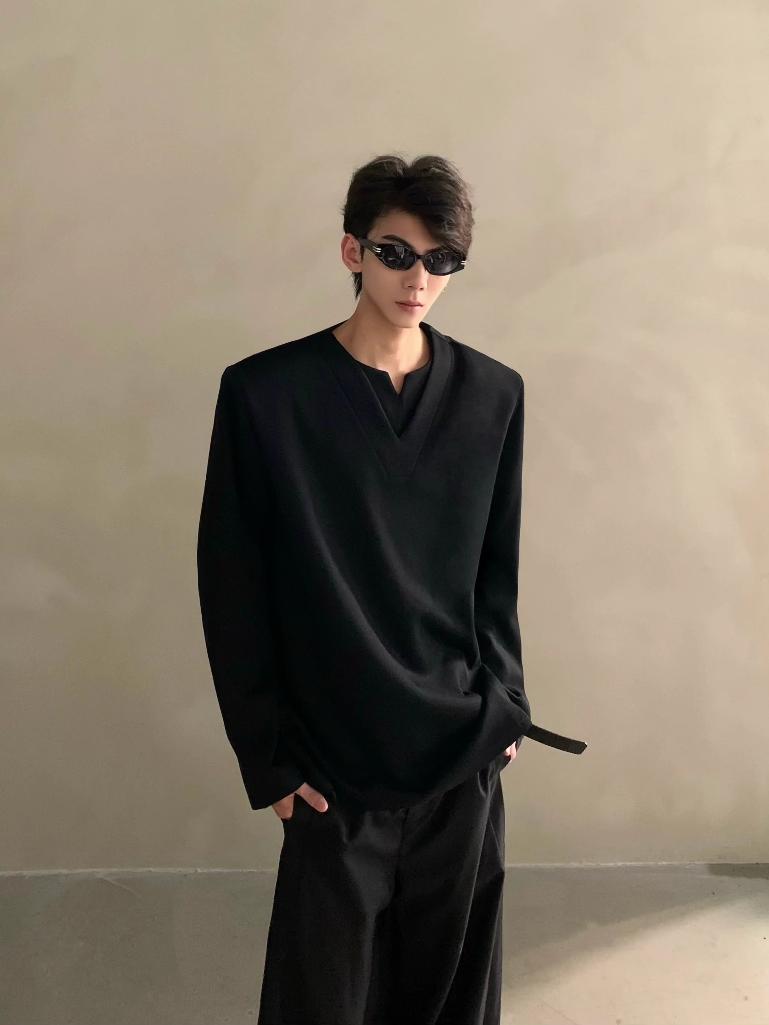 Autumn high-end sense niche design sense V-neck shoulder pads long-sleeved T-shirt men's versatile loose tide  FE0535