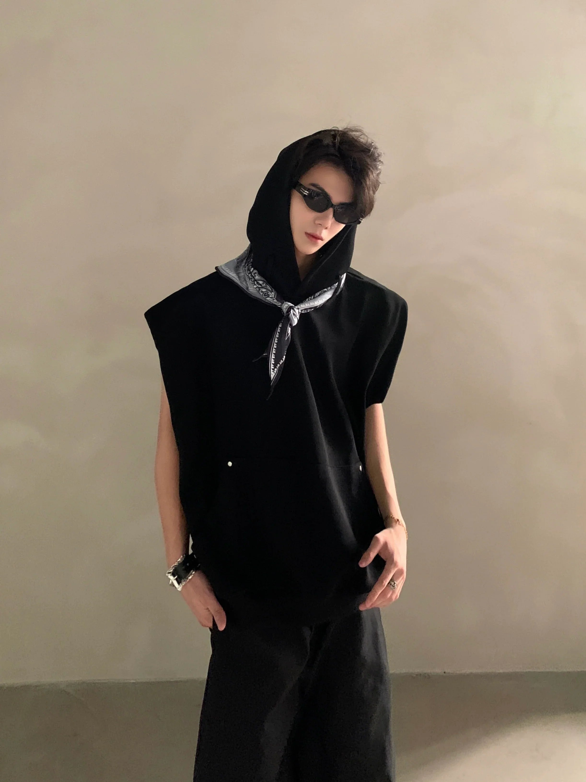 Summer high-end sense niche design sense silk scarf collar sleeveless T-shirt male ruffian handsome silhouette half-sleeve tide FE0531